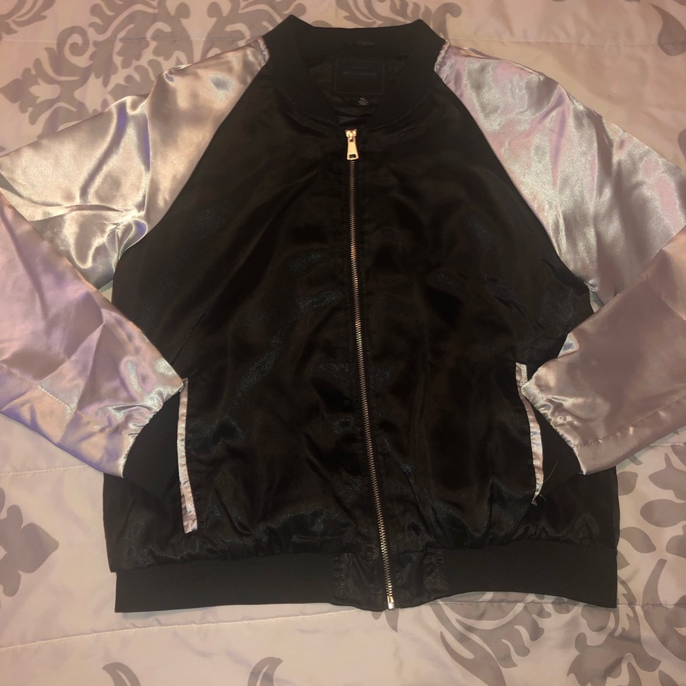 Thin bomber jacket🐝